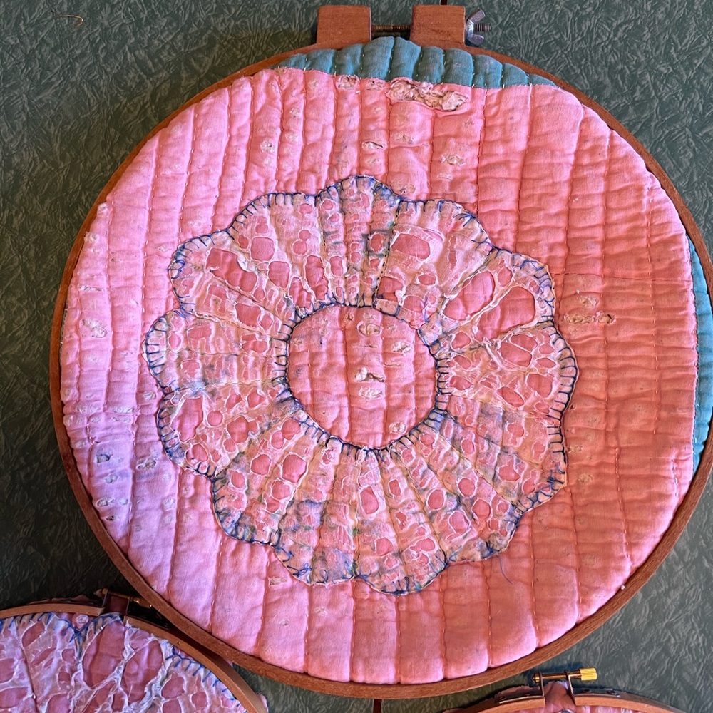 Vintage quilted decor wall decor pink cottage core - Picture 6 of 6